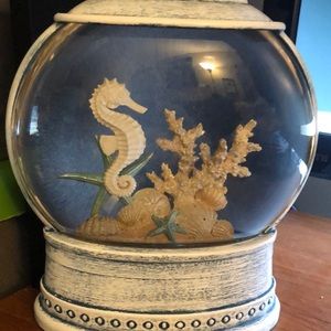 Seahorse globe